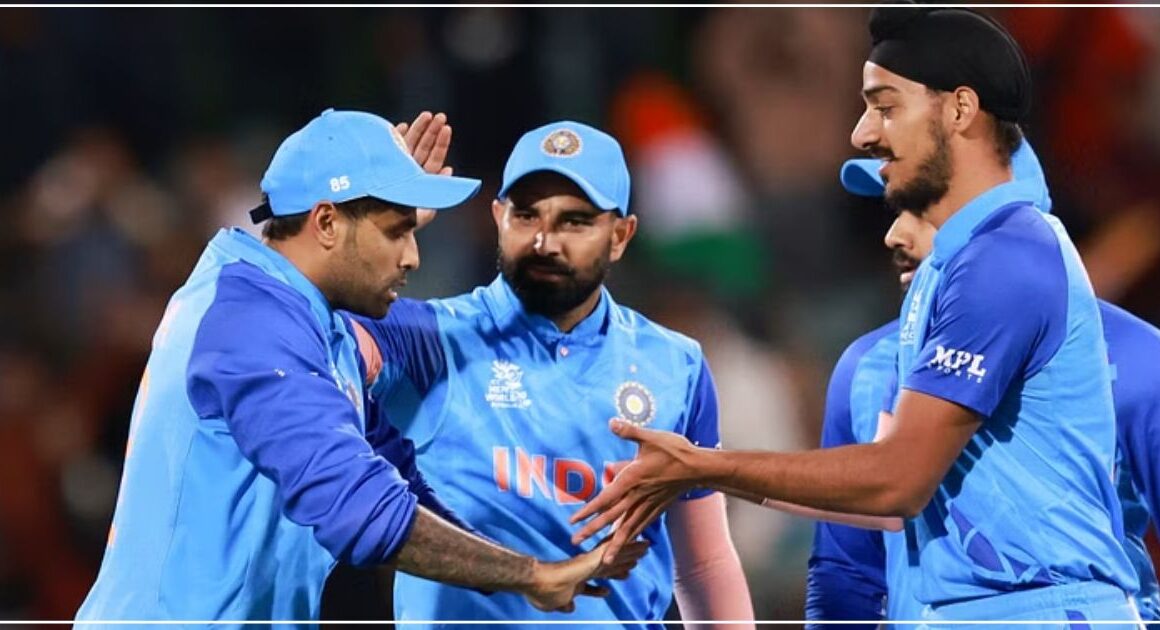 इंग्लैंड के खिलाफ सेमीफाइनल से पहले टीम इंडिया को लगा बड़ा झटका, सीनियर खिलाड़ी के कलाई में लगी चोट