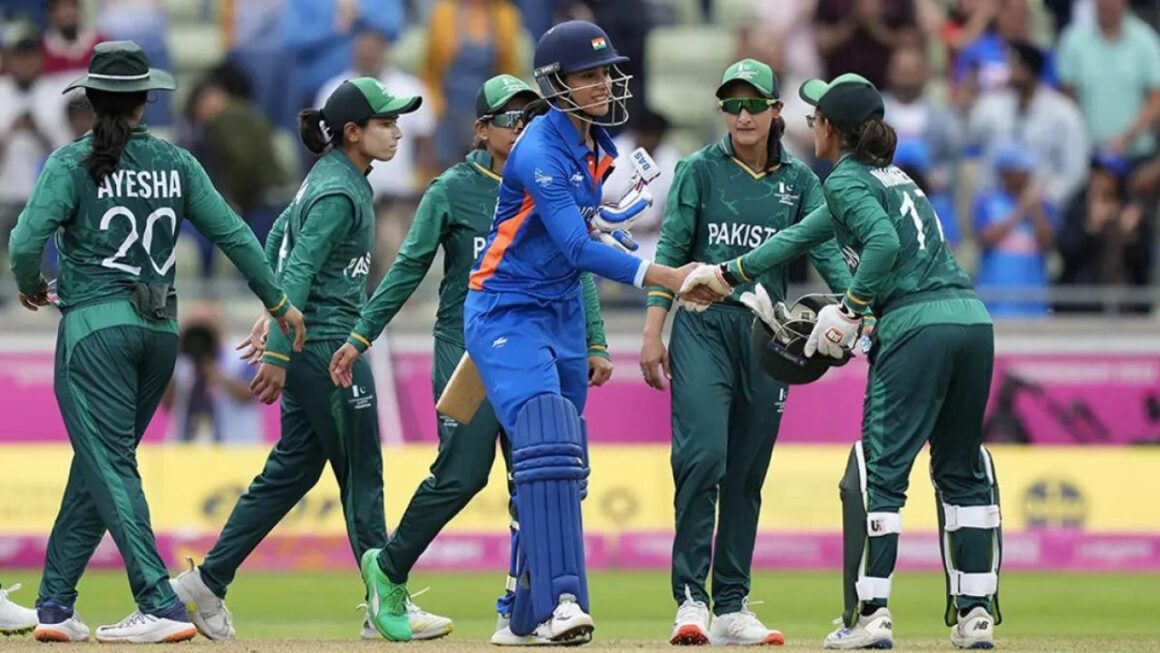 ICC women’s t20 world cup : भारतीय महिला टीम ने पाकिस्तान को 7 विकेट से धोया, विश्व कप में करी जीत से शुरुआत